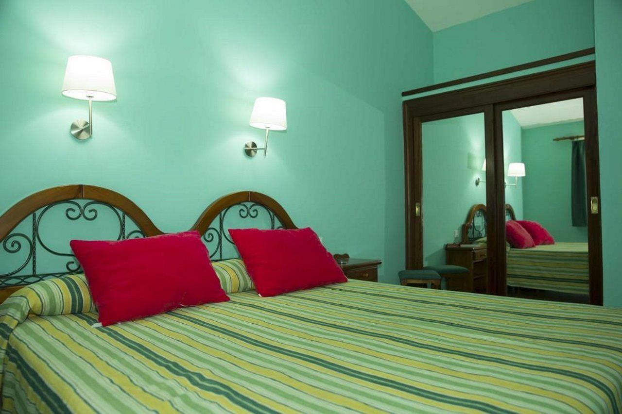 Hotel Almendros
